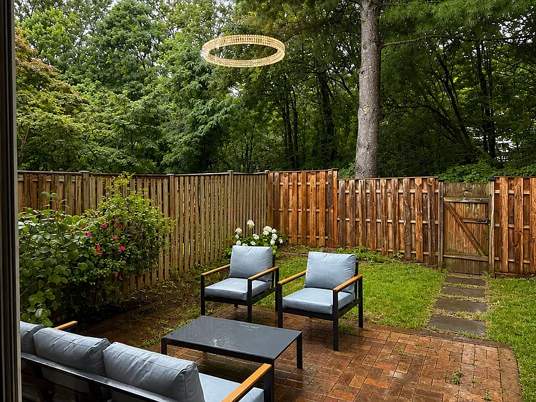 Whitfield Ct — Photo 15