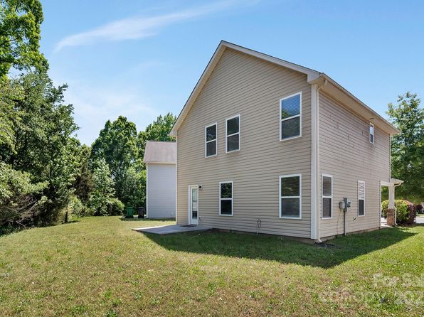2751 Bramble Ridge Ct, Charlotte, NC 28215