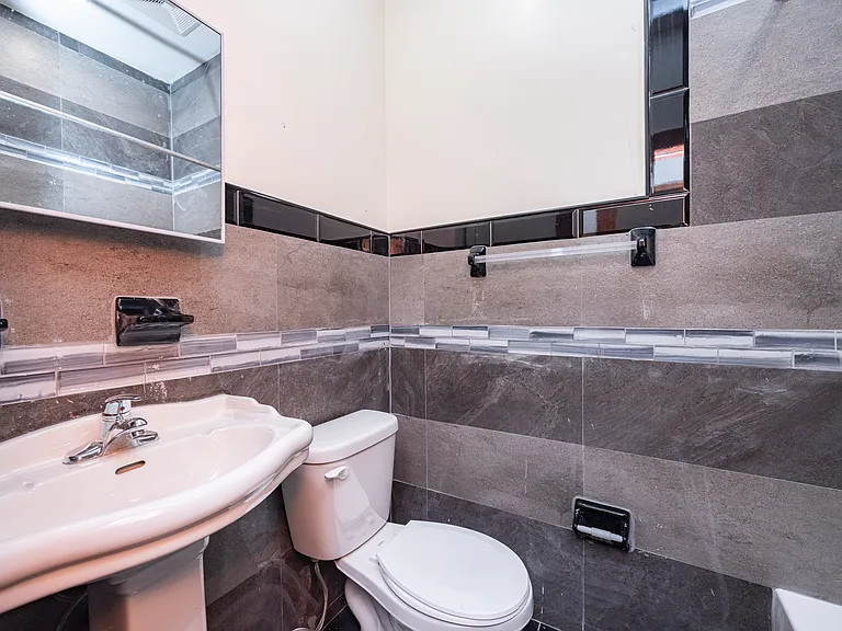 1412 De Kalb Ave #2L — Photo 11