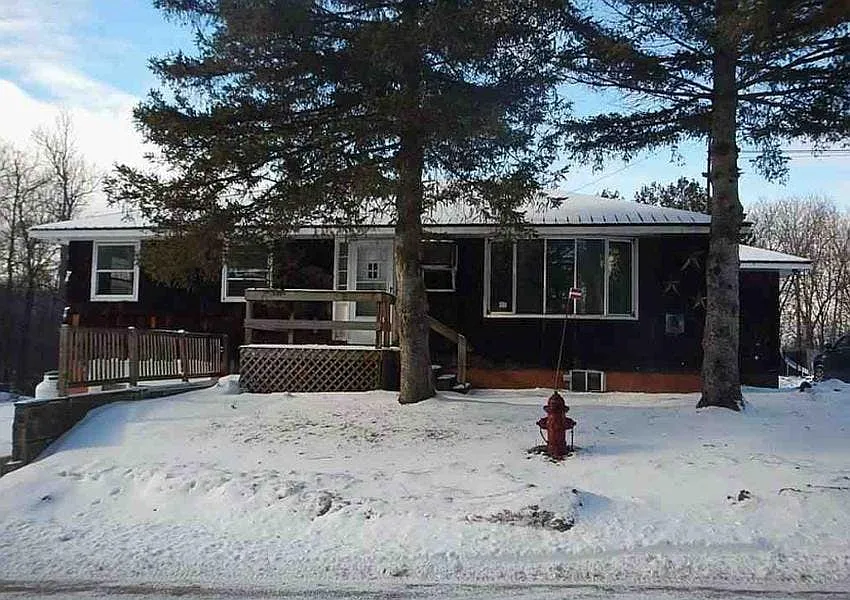 20931 Oxford St photo 1