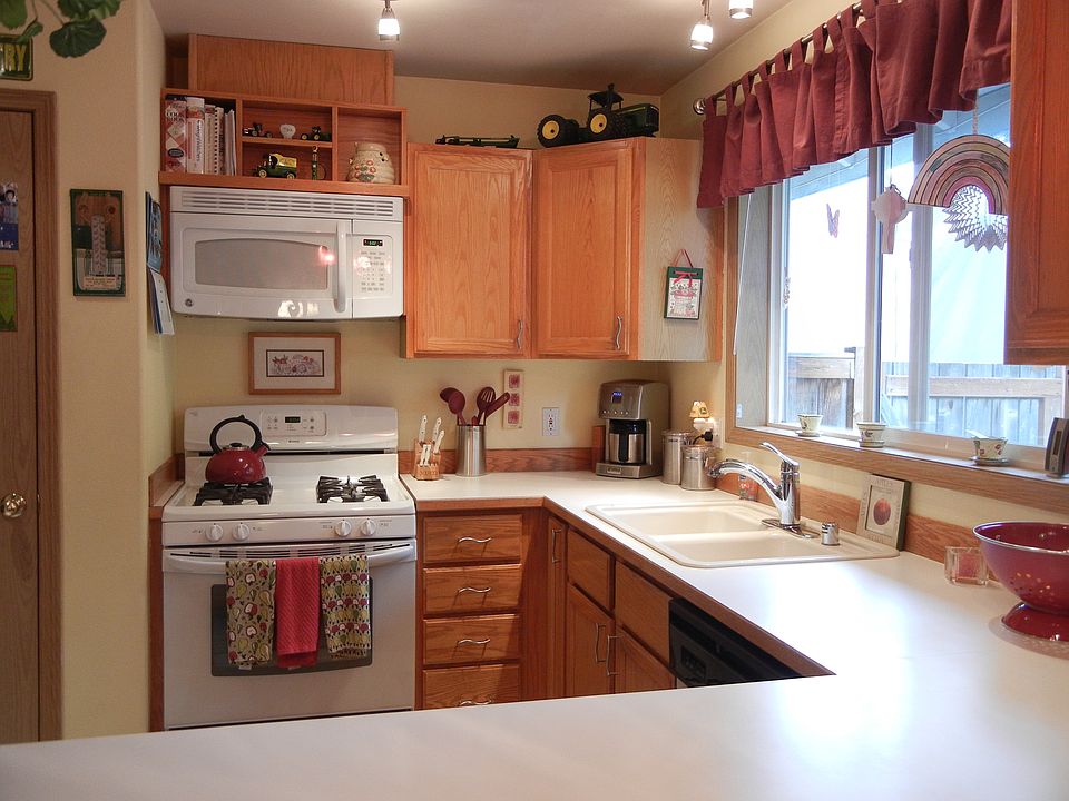 2nd image of 7211 192nd Ave E