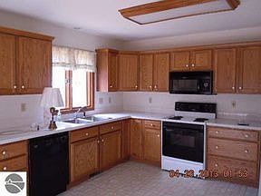 4th image of 299 Margo St