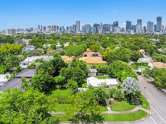 2nd image of 701 SW 27th Rd