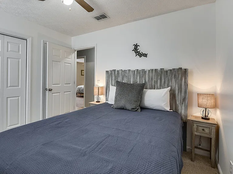 11815 Seashore Ln — Photo 6