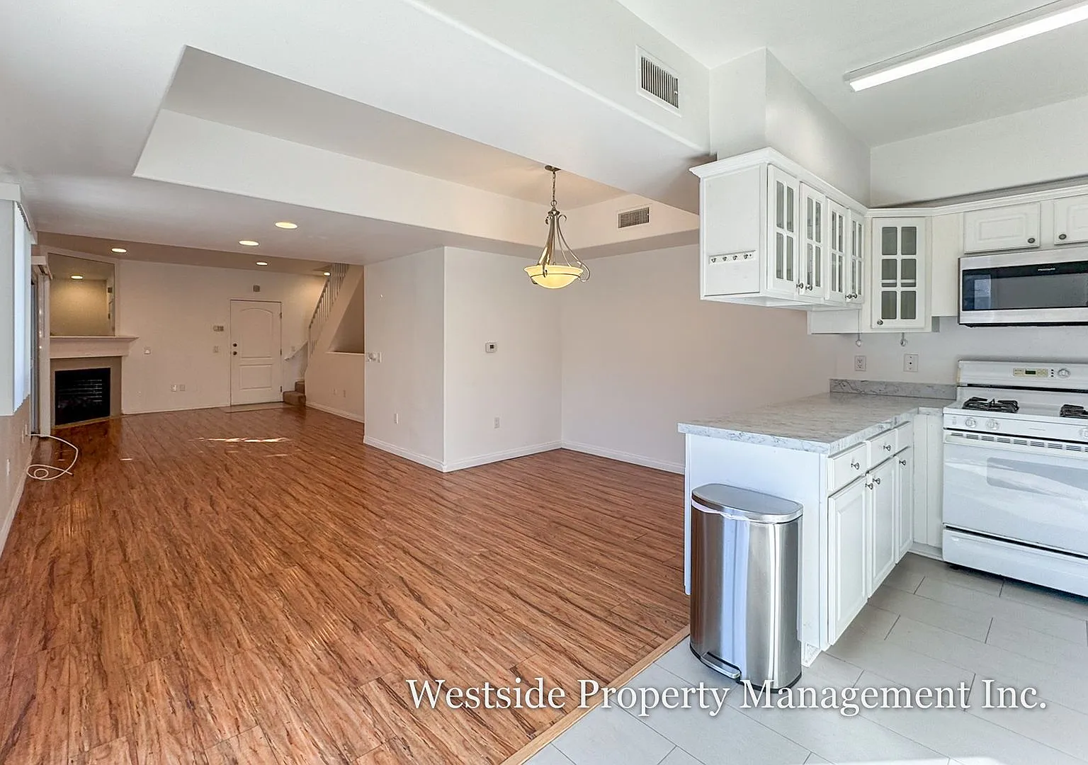 Spacious Multi-Level Home with Two Balconies & Two-Car Garage — Photo 4