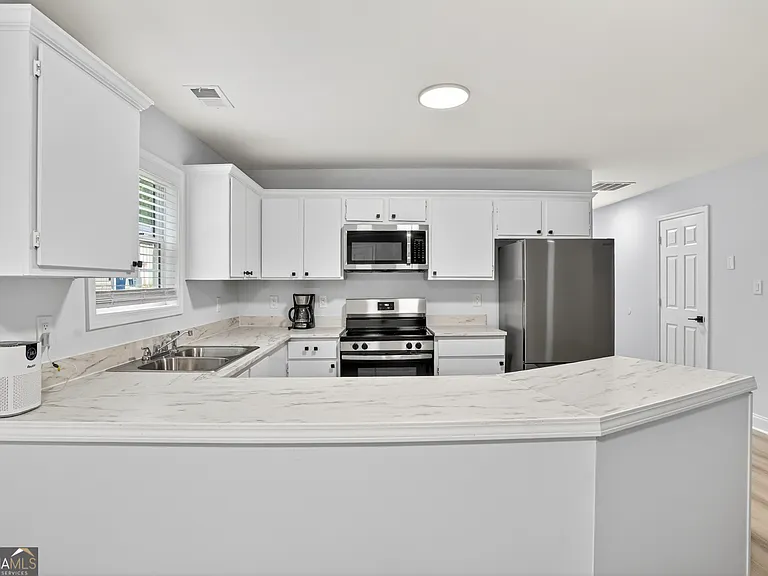 312 Louise Ln #B — Photo 10