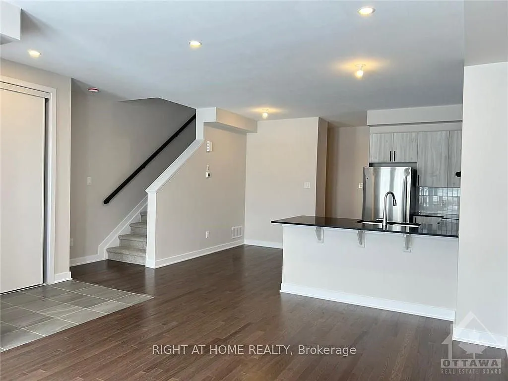 3 bed, $2,550 — Photo 2