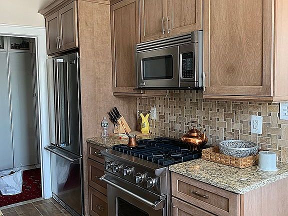 4th image of 12 Hempstead Ave APT 2G