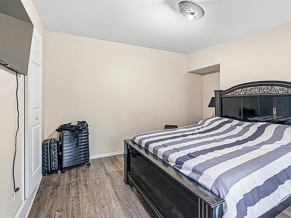 5th image of 18 Brinkerhoff St