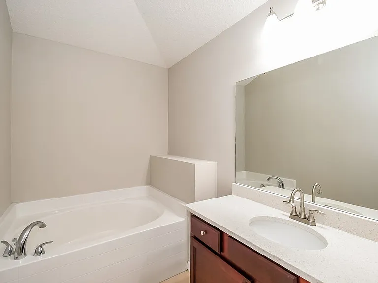 5107 Johnson Creek Dr — Photo 11
