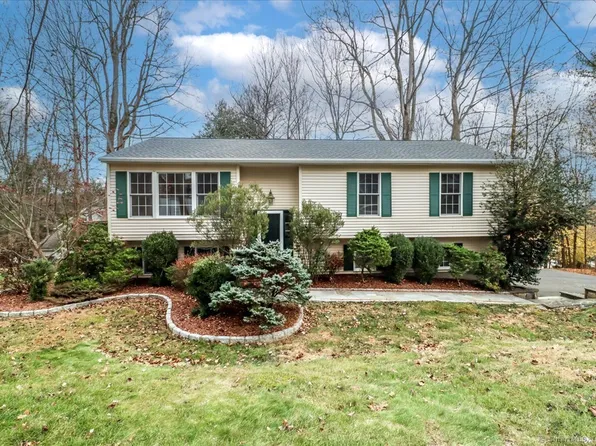 21 Ken Oaks Drive, Danbury, CT 06810