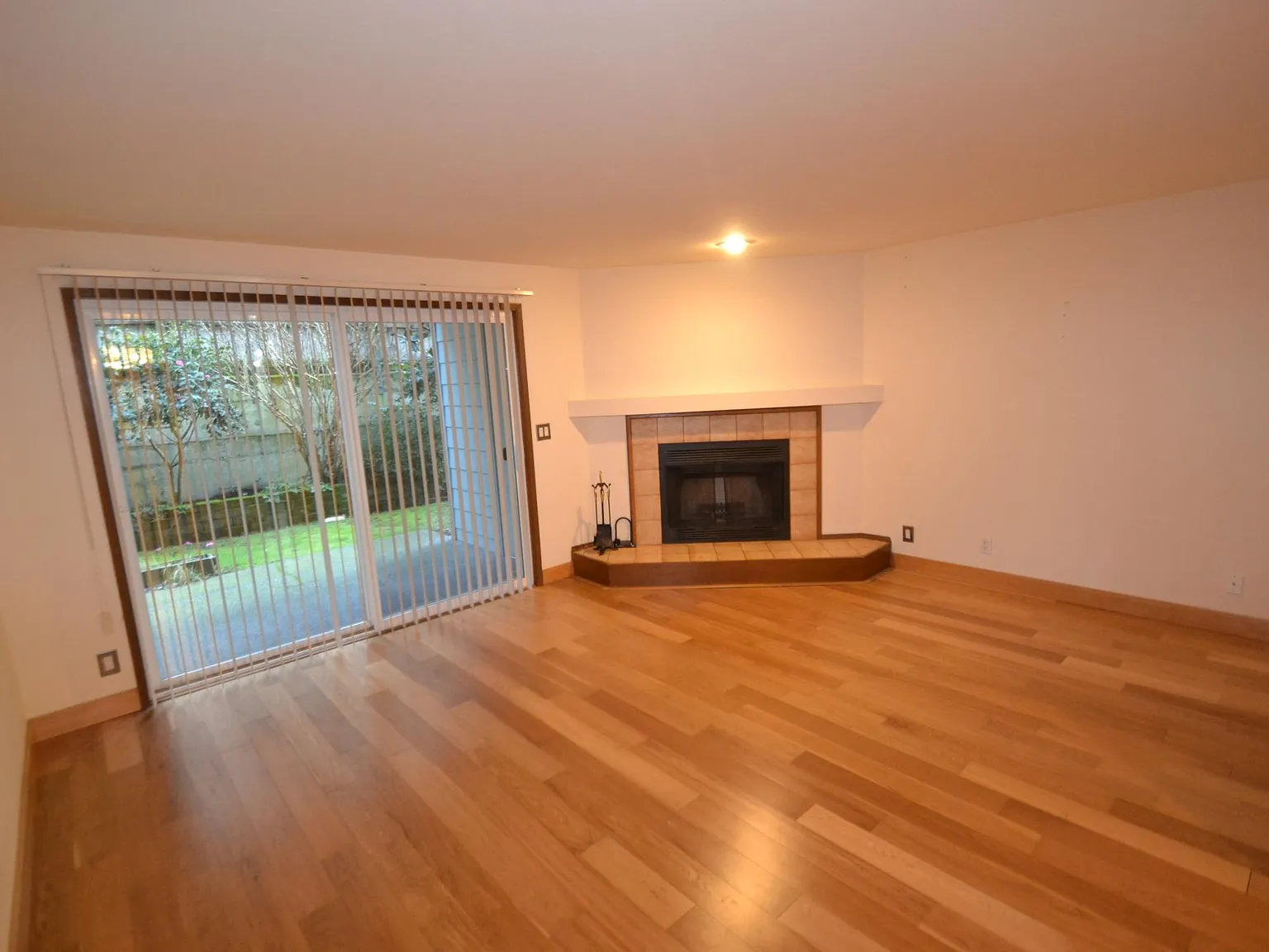 3 bed, 1219 sqft, $3,000 — Photo 3
