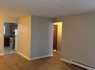 2296 W Nichols Rd #B, Arlington Heights, IL 60004