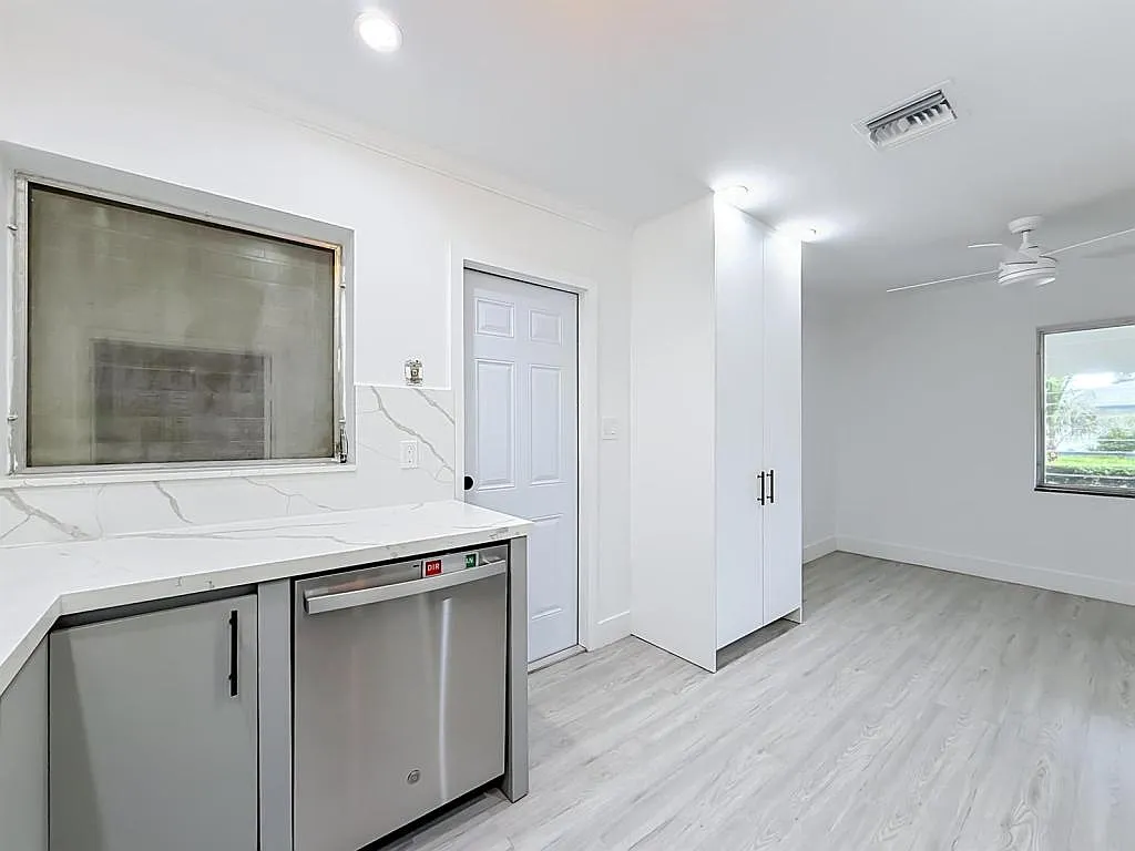 1110 SW 31st St, 0 — Photo 2