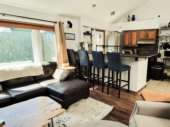 311 Forest St APT 2E, Madison, WI 53726