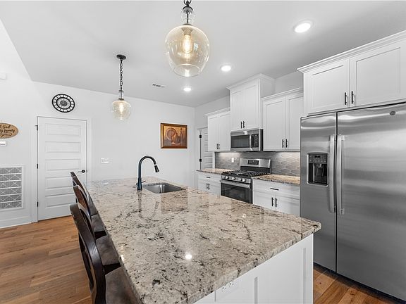 5th image of 1805 Bergman Rd