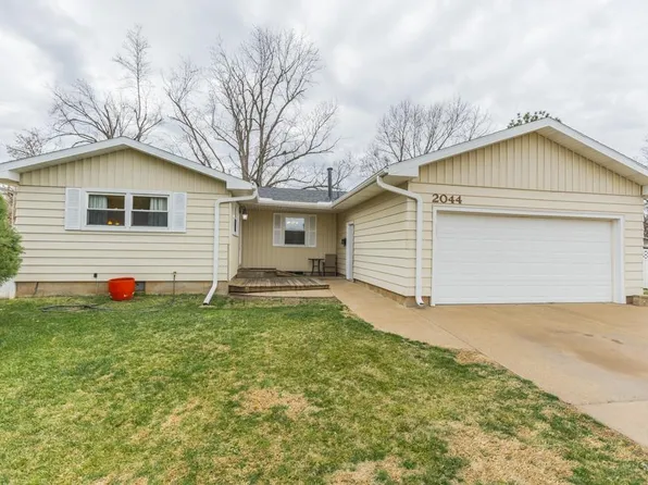 2044 Quincy Cir, Salina, KS 67401