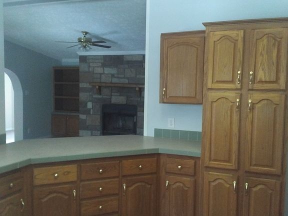 4th image of 2553 Lake Dr
