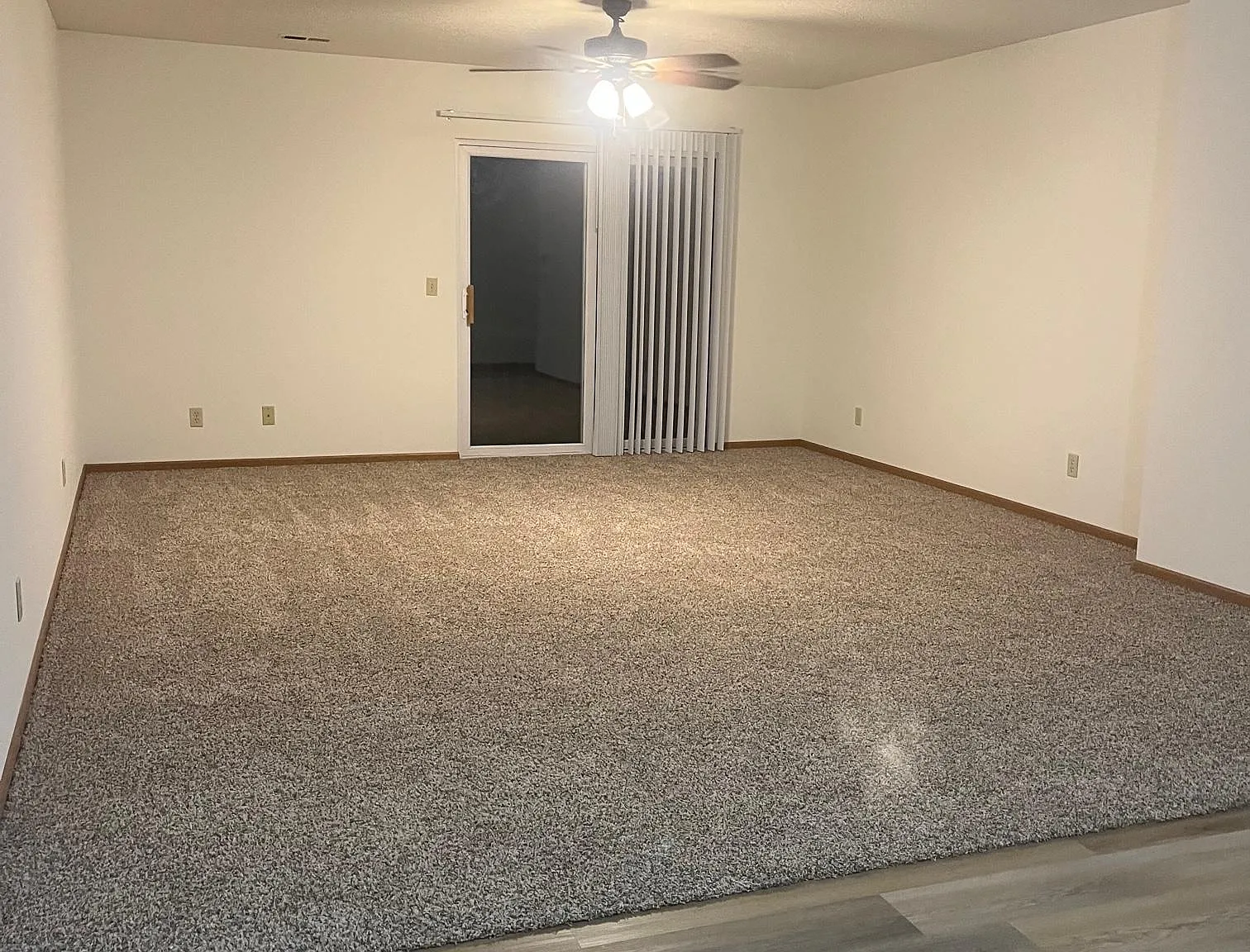 2 bed, 800 sqft, $1,050 — Photo 2