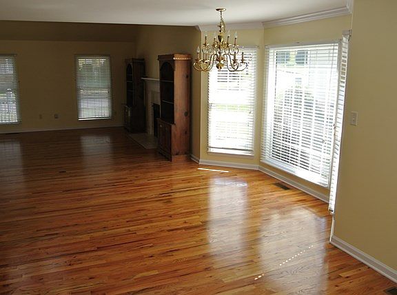 5th image of 12623 Chesterfield Ln