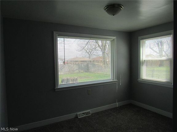 5th image of 169 Seneca St