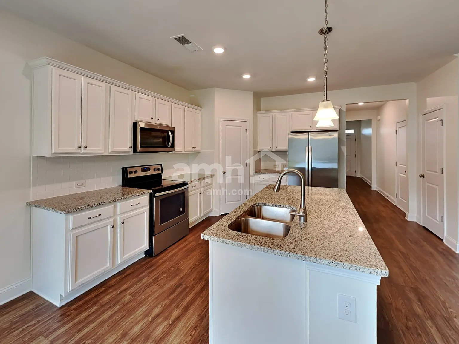 4 bed, 2.5 bath, 2209 sqft, $2,455 — Photo 3