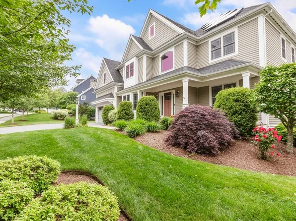 12 Hunters Ln, Natick, MA 01760