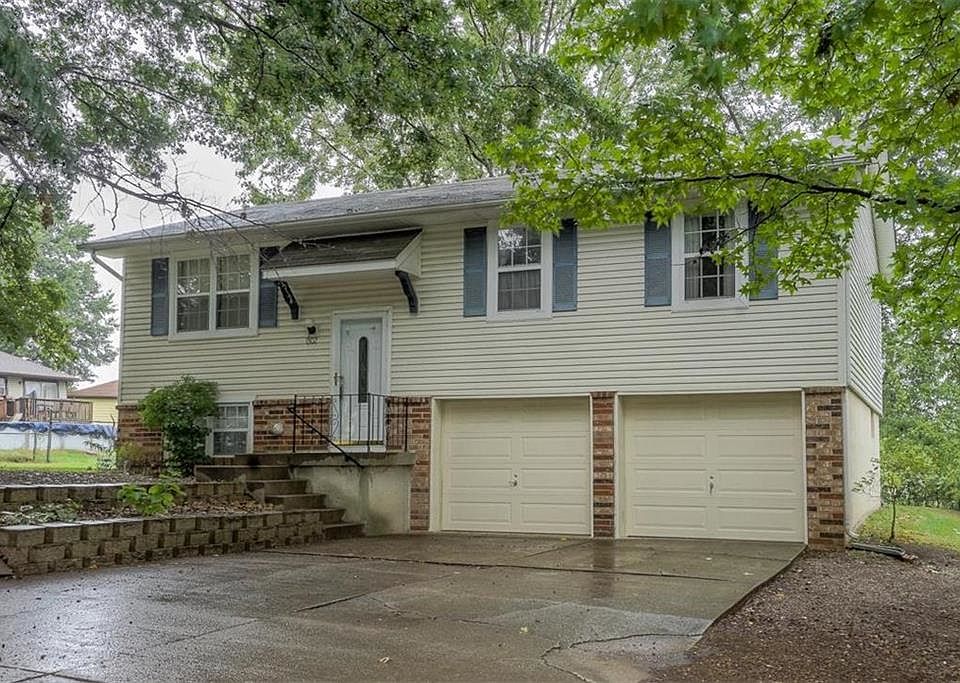 1st image of 1302 NW Golfview Dr