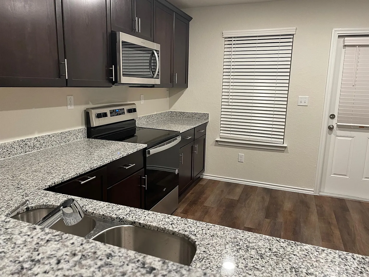 4 bed, 2029 sqft, $1,995 — Photo 2