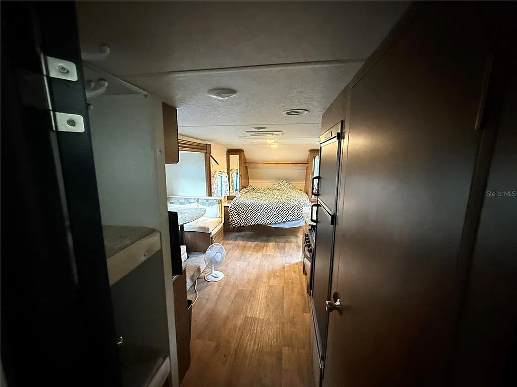 1 bed, 1.0 bath, 180 sqft, $875 — Photo 4
