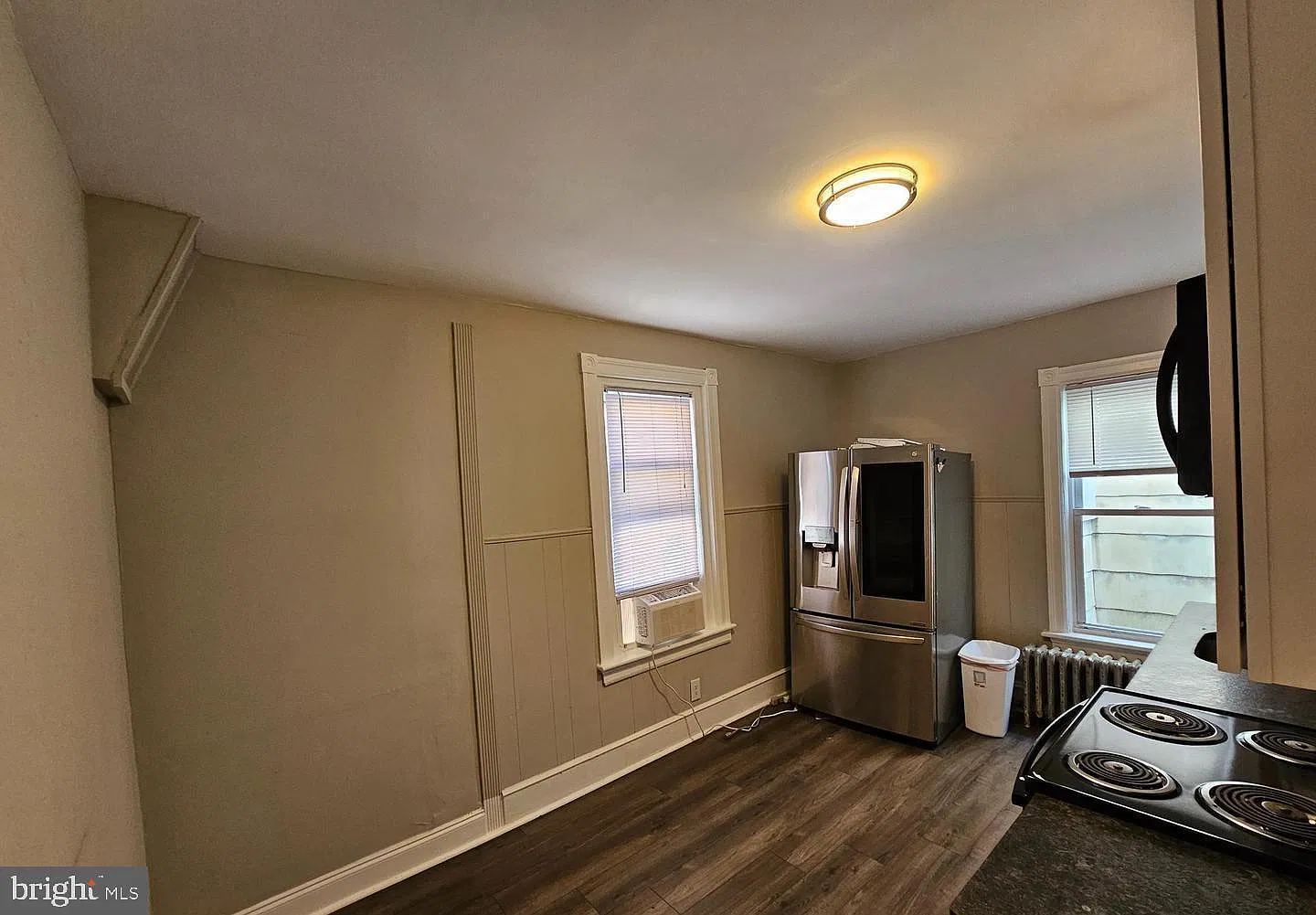 3 bed, 1.0 bath, 2947 sqft, $2,100 — Photo 4