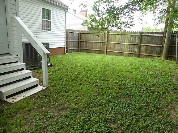 3rd image of 1818 N Chesterfield Dr