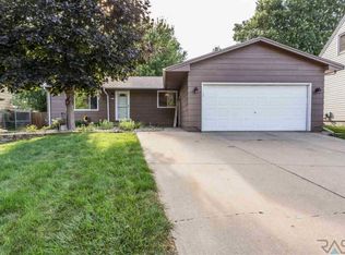 2613 S Bernhaven Ave, Sioux Falls, SD 57110
