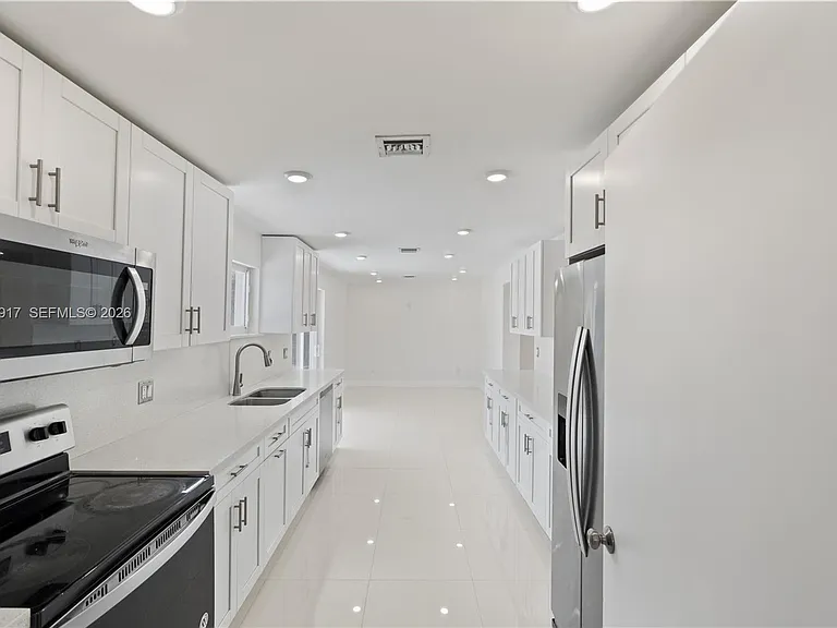 10501 SW 53rd St — Photo 8