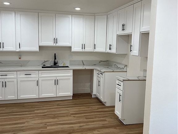 4th image of 10807 Dumond Dr