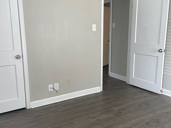3rd image of 419B Hodges St
