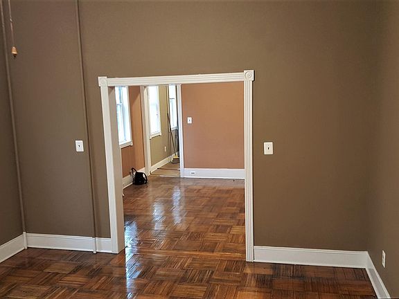 5th image of 215 N Burlington St