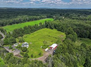 42 Rake Rd, Pittstown, NJ 08867