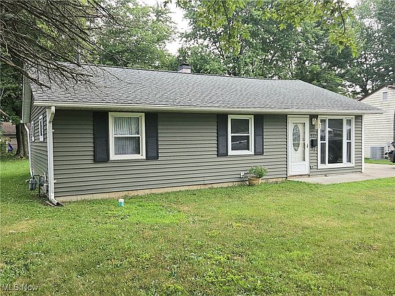 3rd image of 927 West Dr