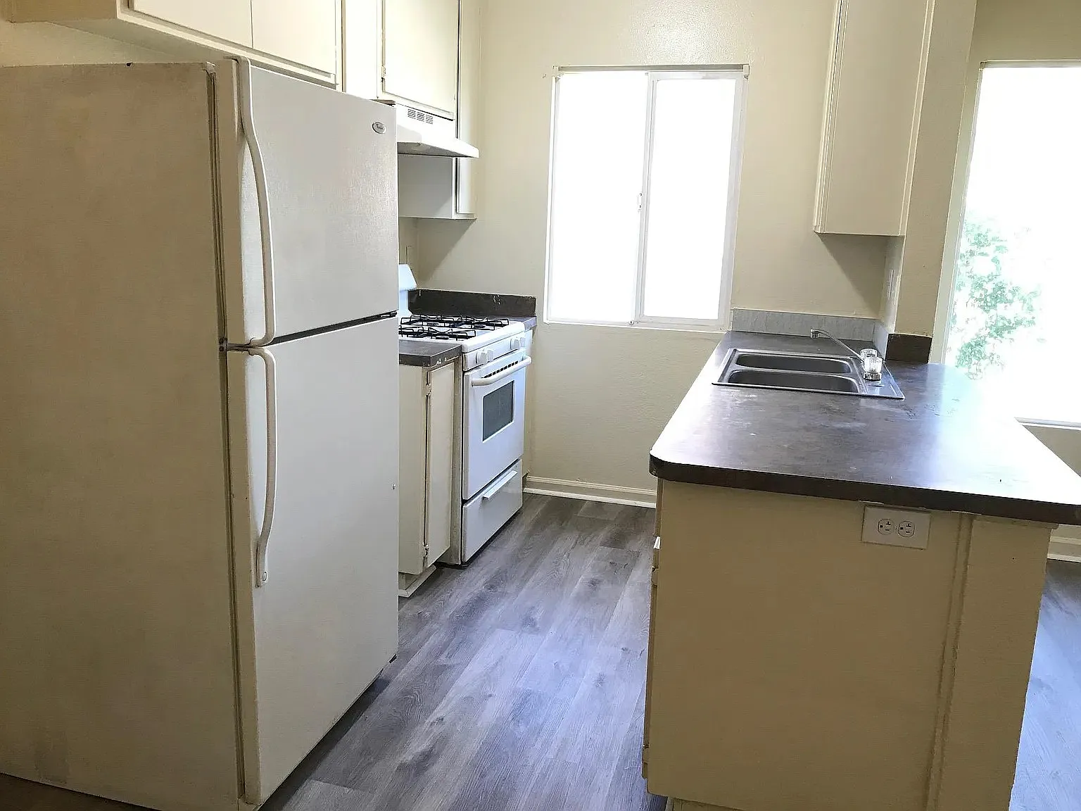 3 bed, 832 sqft, $1,700 — Photo 3