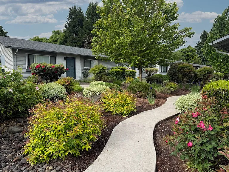 Pleasant Square Apartments — Photo 6
