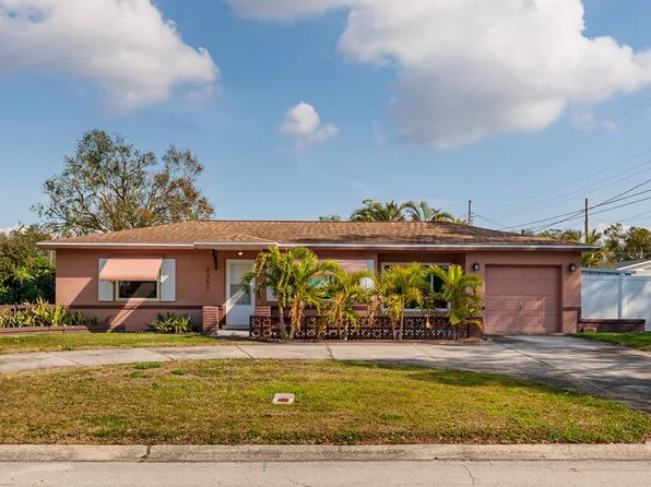 2351 Leslee Lake Dr N, Saint Petersburg, FL 33713