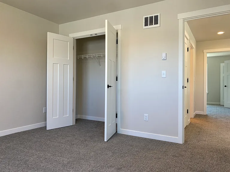 2058 Aaron Dr — Photo 36