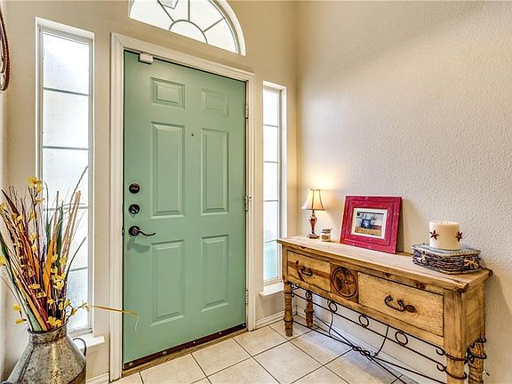 4th image of 355 Balcones Dr