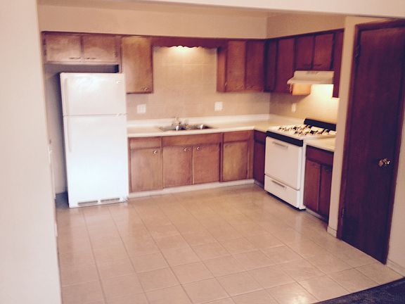 3rd image of 3221 Holiday Dr APT 6