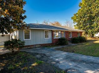 703 W Main St, Clinton, NC 28328