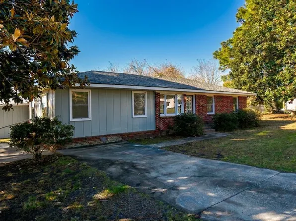 703 W Main St, Clinton, NC 28328