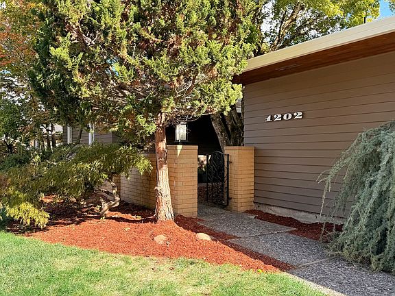2nd image of 1202 NE 136th Ave