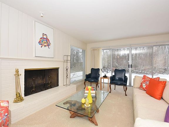 2nd image of 1380 E Winkler Ln