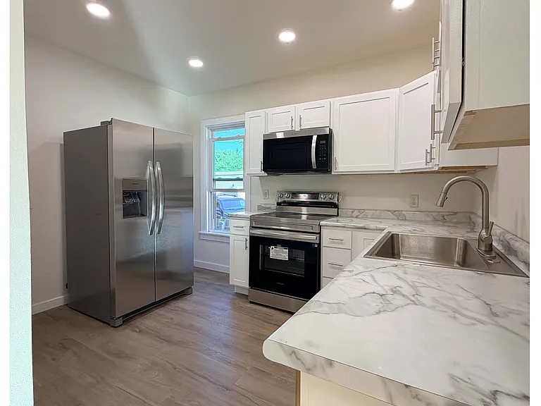 701 Gray St — Photo 4